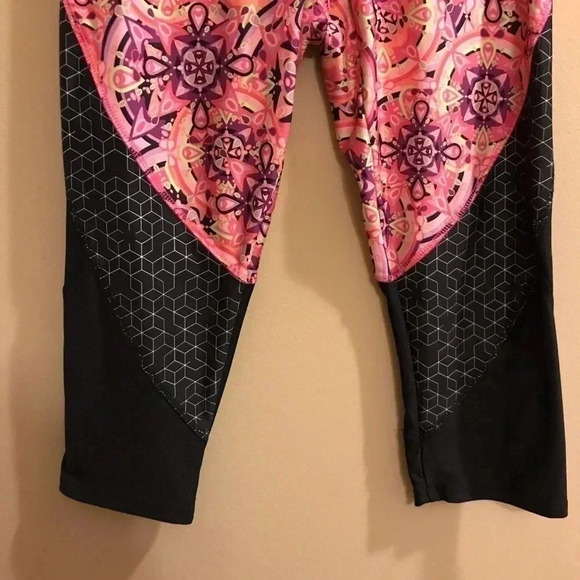 Womens Danskin Now Capri Leggings Pink Boho - Picture 3 of 12